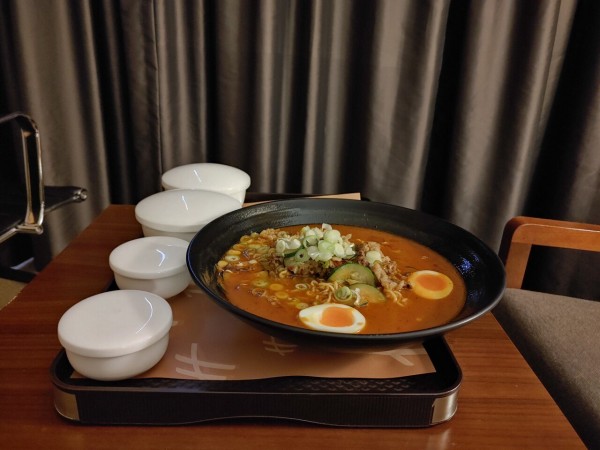 호텔 29700원 라면 룸서비스.